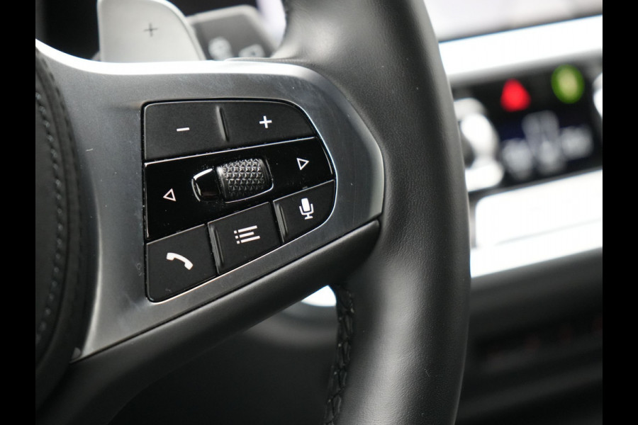 BMW 3 Serie Touring 330e M Sport Plug In Hybrid 293pk Dealer O.H. PHEV | Trekhaak Af Fabriek | Sfeerverlichting | Alcantara Sporstoelen Verwarmd | Apple Carplay | Navigatie | Virtual | Cruise Control | DAB |