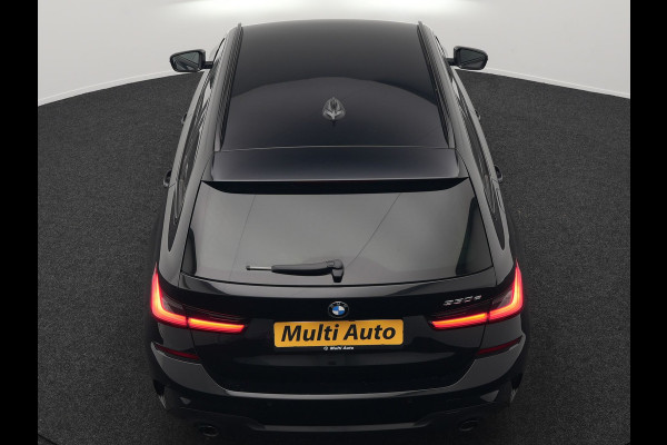BMW 3 Serie Touring 330e M Sport Plug In Hybrid 293pk Dealer O.H. PHEV | Trekhaak Af Fabriek | Sfeerverlichting | Alcantara Sporstoelen Verwarmd | Apple Carplay | Navigatie | Virtual | Cruise Control | DAB |