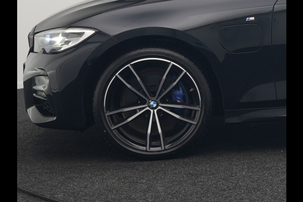 BMW 3 Serie Touring 330e M Sport Plug In Hybrid 293pk Dealer O.H. PHEV | Trekhaak Af Fabriek | Sfeerverlichting | Alcantara Sporstoelen Verwarmd | Apple Carplay | Navigatie | Virtual | Cruise Control | DAB |