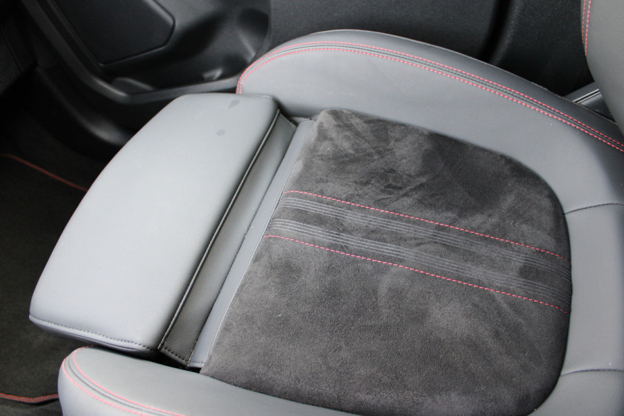 Ford Kuga 2.5 PHEV ST-Line X | Panoramadak | AGR | B&O | Head-up | Trekhaak | Actieweken 1 t/m 15 november!