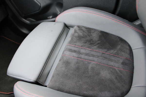 Ford Kuga 2.5 PHEV ST-Line X | Panoramadak | AGR | B&O | Head-up | Trekhaak | Actieweken 1 t/m 15 november!