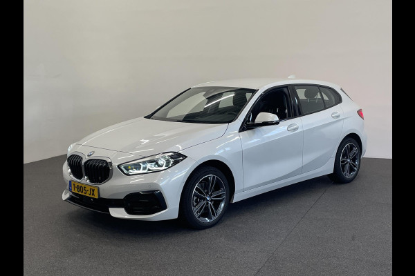 BMW 1-serie 118i Sportline Business Edition Aut. Navigatie Apple Carplay/Android Auto Camera Parkeersensoren Cruise Control Virtual Cockpit Sfeerverlichting Ledverlichting Climate Control Lichtmetalen velgen