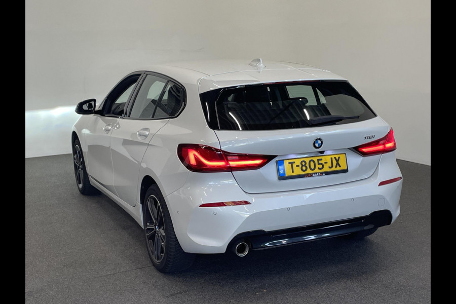 BMW 1-serie 118i Sportline Business Edition Aut. Navigatie Apple Carplay/Android Auto Camera Parkeersensoren Cruise Control Virtual Cockpit Sfeerverlichting Ledverlichting Climate Control Lichtmetalen velgen