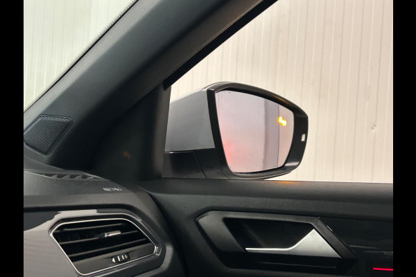 Volkswagen T-Roc 1.5 TSI | R-LINE | VIRTUAL DASH | PANO | SILVERWHITE