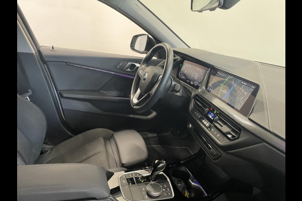 BMW 1-serie 118i Sportline Business Edition Aut. Navigatie Apple Carplay/Android Auto Camera Parkeersensoren Cruise Control Virtual Cockpit Sfeerverlichting Ledverlichting Climate Control Lichtmetalen velgen