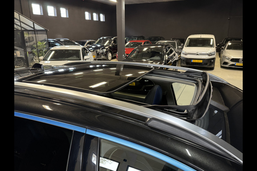 Lynk & Co 01 1.5 | Panoramadak | Adaptive cruise | Camera | Stoelverwarming | Carplay | Sfeerverlichting