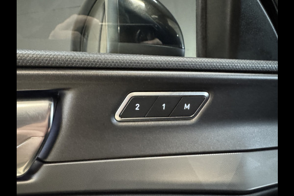 Lynk & Co 01 1.5 | Panoramadak | Adaptive cruise | Camera | Stoelverwarming | Carplay | Sfeerverlichting