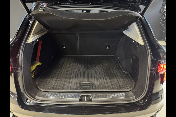 Lynk & Co 01 1.5 | Panoramadak | Adaptive cruise | Camera | Stoelverwarming | Carplay | Sfeerverlichting