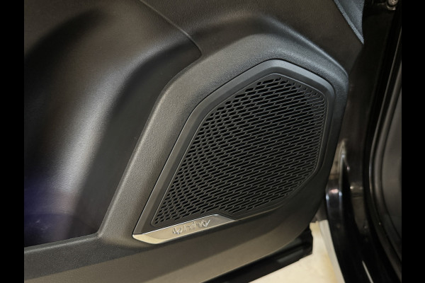 Lynk & Co 01 1.5 | Panoramadak | Adaptive cruise | Camera | Stoelverwarming | Carplay | Sfeerverlichting