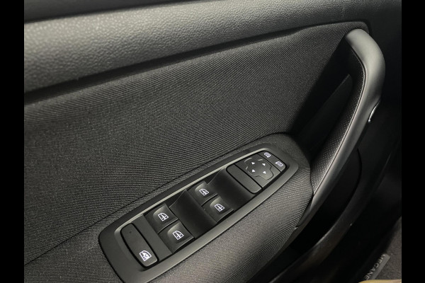 Renault MEGANE Estate 1.3 TCe 140 Equilibre Navigatie Apple Carplay/Android Auto Parkeersensoren Cruise Control Ledverlichting Climate Control