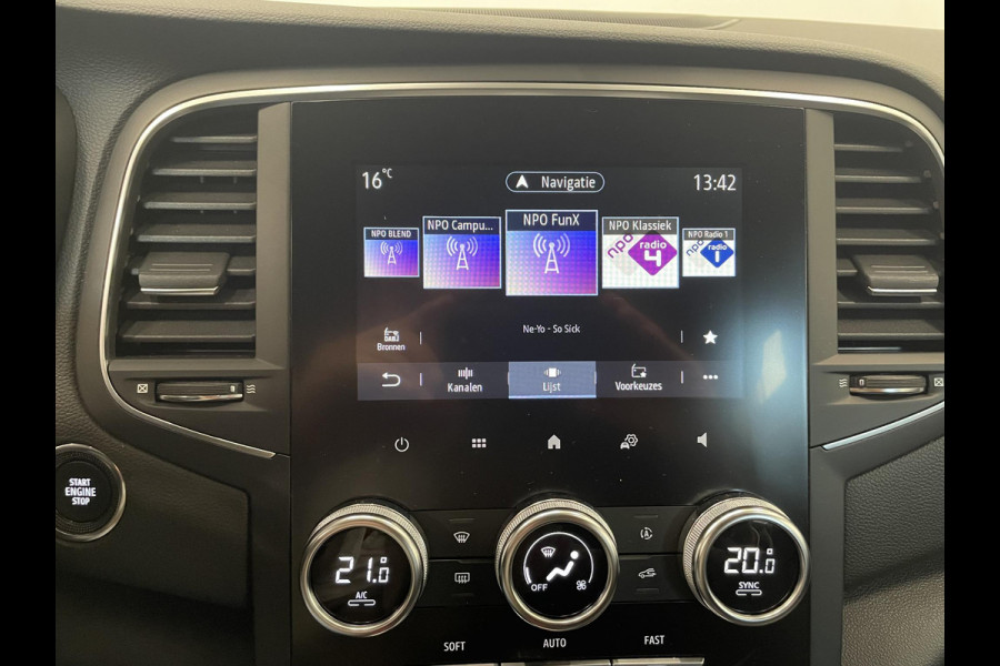 Renault MEGANE Estate 1.3 TCe 140 Equilibre Navigatie Apple Carplay/Android Auto Parkeersensoren Cruise Control Ledverlichting Climate Control