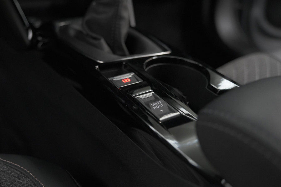 Peugeot 2008 PureTech 100 Allure | Camera | Navigatie | Parkeersensoren | Apple Carplay