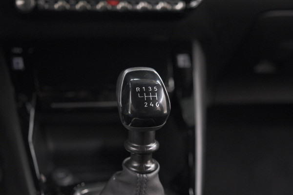 Peugeot 2008 PureTech 100 Allure | Camera | Navigatie | Parkeersensoren | Apple Carplay