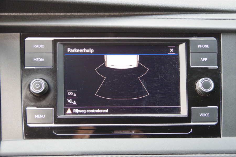 Volkswagen Transporter 2.0 TDI L2 150PK AUT. LED, TREKHAAK, CRUISE, CARPLAY, AIRCO, PARKEERSENSOREN, NL AUTO, NAP