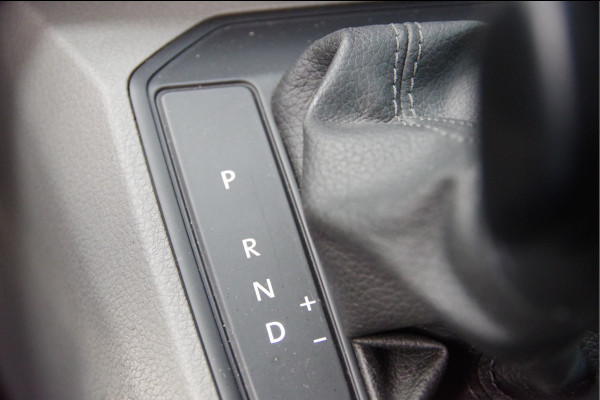 Volkswagen Transporter 2.0 TDI L2 150PK AUT. LED, TREKHAAK, CRUISE, CARPLAY, AIRCO, PARKEERSENSOREN, NL AUTO, NAP