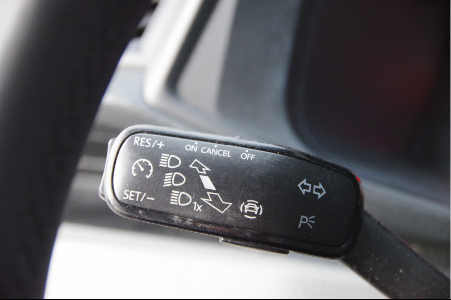 Volkswagen Transporter 2.0 TDI L2 150PK AUT. LED, TREKHAAK, CRUISE, CARPLAY, AIRCO, PARKEERSENSOREN, NL AUTO, NAP