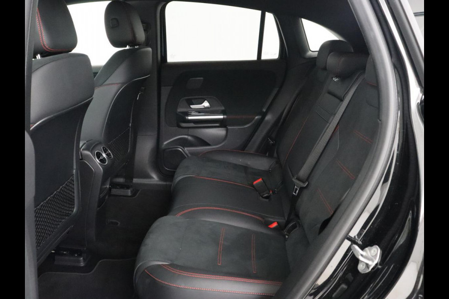 Mercedes-Benz EQA 250 AMG 67kWh | Trekhaak | Carplay | Head-Up | Stoelverwarming | Memory | Keyless | Navigatie | Leder/Alcantara | Sfeerverlichting | Widescreen | Full LED | Park Assist