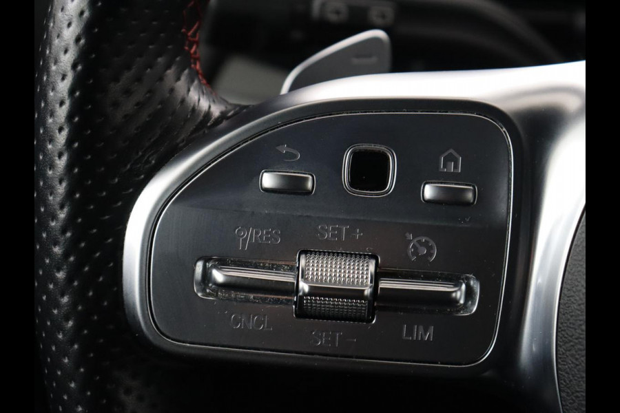 Mercedes-Benz EQA 250 AMG 67kWh | Trekhaak | Carplay | Head-Up | Stoelverwarming | Memory | Keyless | Navigatie | Leder/Alcantara | Sfeerverlichting | Widescreen | Full LED | Park Assist