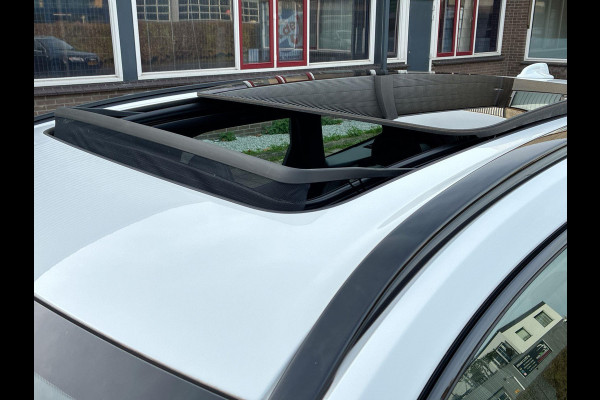 Volvo XC60 2.0 T6 Plug-in hybrid AWD R-Design Long Range | Skyroof | 20" velgen | Sportstoelen | Stoel- stuurverwaming | A-Camera