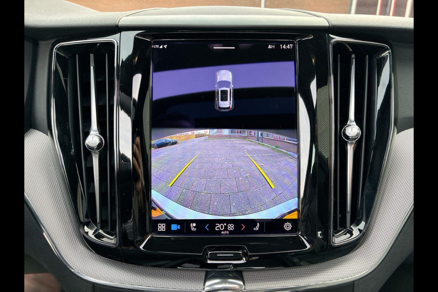 Volvo XC60 2.0 T6 Plug-in hybrid AWD R-Design Long Range | Skyroof | 20" velgen | Sportstoelen | Stoel- stuurverwaming | A-Camera