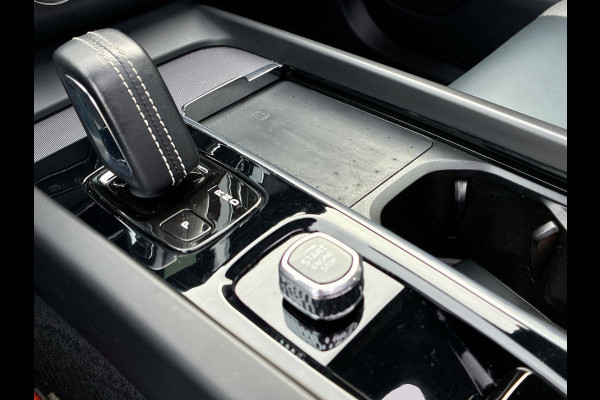 Volvo XC60 2.0 T6 Plug-in hybrid AWD R-Design Long Range | Skyroof | 20" velgen | Sportstoelen | Stoel- stuurverwaming | A-Camera