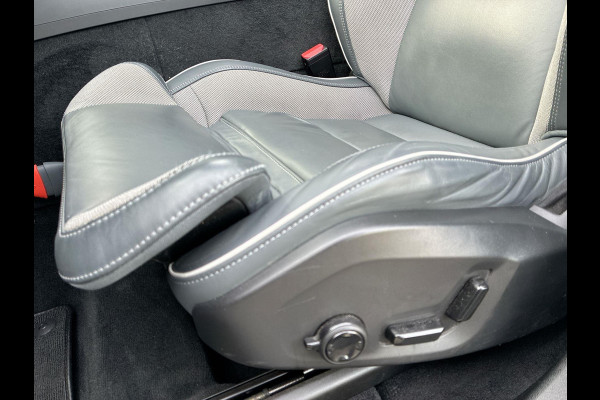 Volvo XC60 2.0 T6 Plug-in hybrid AWD R-Design Long Range | Skyroof | 20" velgen | Sportstoelen | Stoel- stuurverwaming | A-Camera