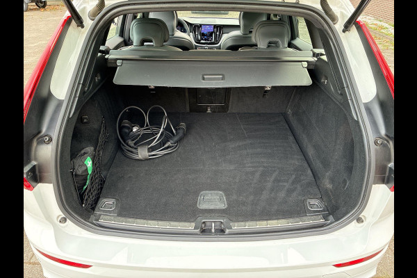 Volvo XC60 2.0 T6 Plug-in hybrid AWD R-Design Long Range | Skyroof | 20" velgen | Sportstoelen | Stoel- stuurverwaming | A-Camera