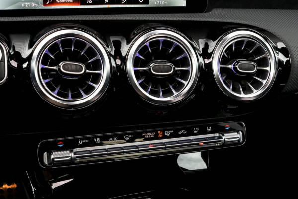 Mercedes-Benz CLA-Klasse 250 e AMG - PANO - MATGRIJS - SFEER - CAMERA