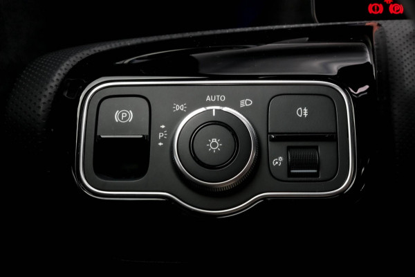 Mercedes-Benz CLA-Klasse 250 e AMG - PANO - MATGRIJS - SFEER - CAMERA