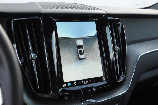 Volvo XC60 T6 350PK Automaat AWD Plus Black Edition / Trekhaak / Panoramadak / BLIS / Adaptieve cruise control / Keyless entry / Stoel - en stuurwielverwarming / elektrische stoelen met geheugen / Parkeersensoren met 360 camera / Elektrische achterklep