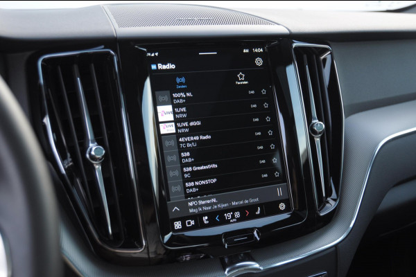 Volvo XC60 T6 350PK Automaat AWD Plus Black Edition / Trekhaak / Panoramadak / BLIS / Adaptieve cruise control / Keyless entry / Stoel - en stuurwielverwarming / elektrische stoelen met geheugen / Parkeersensoren met 360 camera / Elektrische achterklep