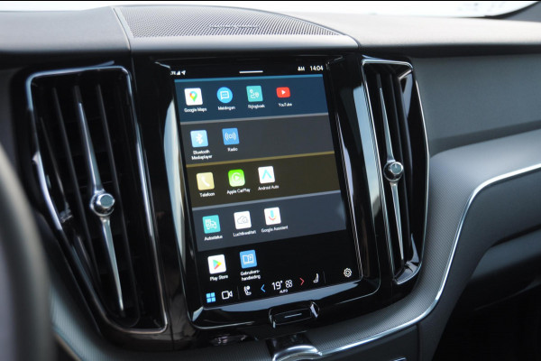 Volvo XC60 T6 350PK Automaat AWD Plus Black Edition / Trekhaak / Panoramadak / BLIS / Adaptieve cruise control / Keyless entry / Stoel - en stuurwielverwarming / elektrische stoelen met geheugen / Parkeersensoren met 360 camera / Elektrische achterklep