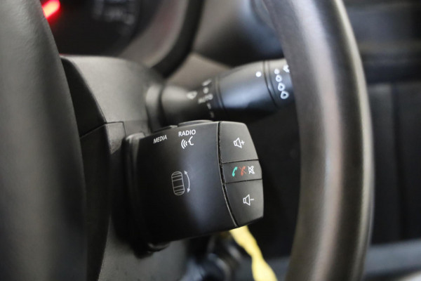 Renault Master T35 2.3 dCi 150PK L2/H2 CAMERA NAVI AIRCO TREKHAAK PDC CRUISE CONTROL LEASE V/A € 134,- p.m. INRUIL MOGELIJK