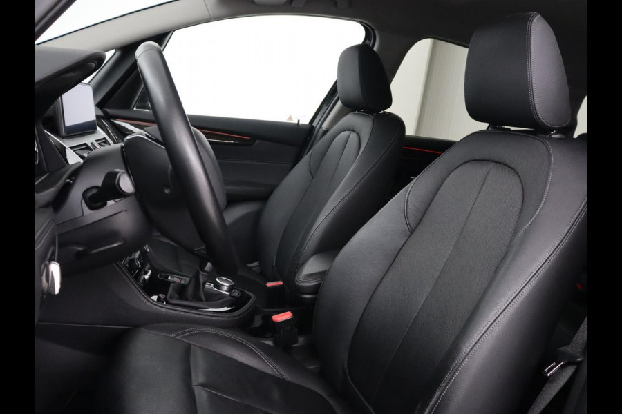 BMW 2 Serie Gran Tourer 216i Luxury Line 7-persoons | Trekhaak | Stoelverwarming | Leder | Head-Up | Camera | Navigatie | Full LED | Park Assist | Sfeerverlichting | Climate control | Getint glas