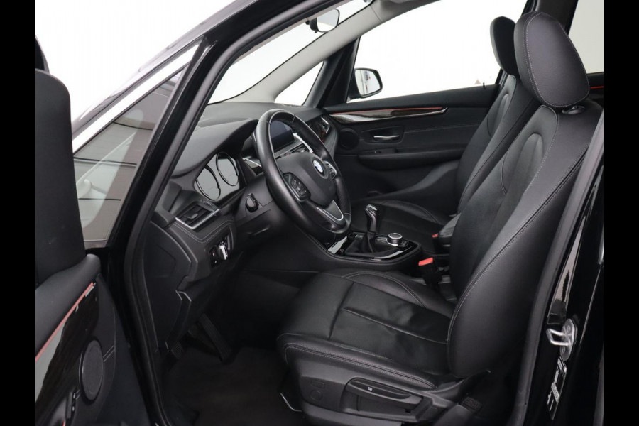 BMW 2 Serie Gran Tourer 216i Luxury Line 7-persoons | Trekhaak | Stoelverwarming | Leder | Head-Up | Camera | Navigatie | Full LED | Park Assist | Sfeerverlichting | Climate control | Getint glas