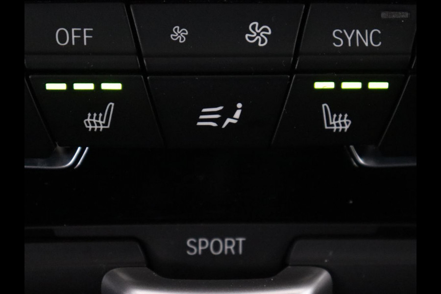 BMW 2 Serie Gran Tourer 216i Luxury Line 7-persoons | Trekhaak | Stoelverwarming | Leder | Head-Up | Camera | Navigatie | Full LED | Park Assist | Sfeerverlichting | Climate control | Getint glas