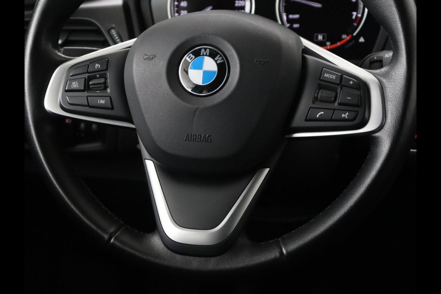 BMW 2 Serie Gran Tourer 216i Luxury Line 7-persoons | Trekhaak | Stoelverwarming | Leder | Head-Up | Camera | Navigatie | Full LED | Park Assist | Sfeerverlichting | Climate control | Getint glas