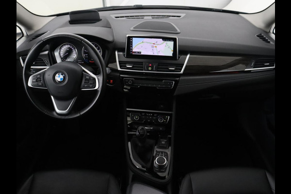 BMW 2 Serie Gran Tourer 216i Luxury Line 7-persoons | Trekhaak | Stoelverwarming | Leder | Head-Up | Camera | Navigatie | Full LED | Park Assist | Sfeerverlichting | Climate control | Getint glas