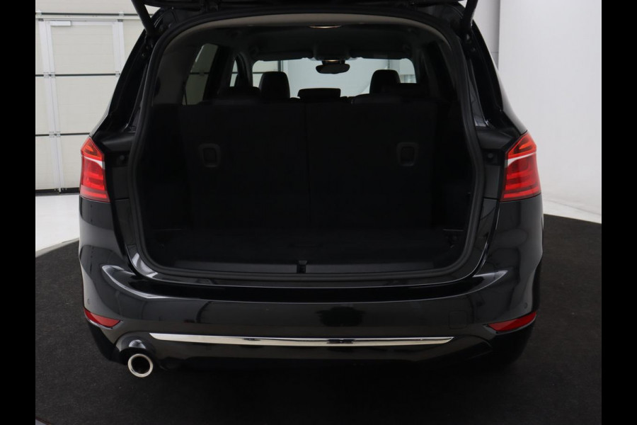 BMW 2 Serie Gran Tourer 216i Luxury Line 7-persoons | Trekhaak | Stoelverwarming | Leder | Head-Up | Camera | Navigatie | Full LED | Park Assist | Sfeerverlichting | Climate control | Getint glas