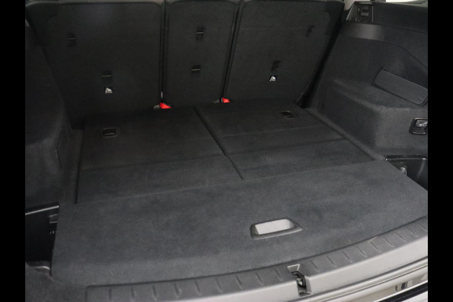 BMW 2 Serie Gran Tourer 216i Luxury Line 7-persoons | Trekhaak | Stoelverwarming | Leder | Head-Up | Camera | Navigatie | Full LED | Park Assist | Sfeerverlichting | Climate control | Getint glas