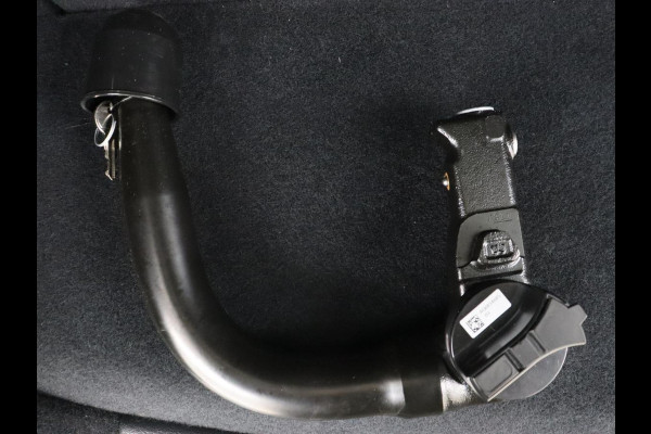 BMW 2 Serie Gran Tourer 216i Luxury Line 7-persoons | Trekhaak | Stoelverwarming | Leder | Head-Up | Camera | Navigatie | Full LED | Park Assist | Sfeerverlichting | Climate control | Getint glas