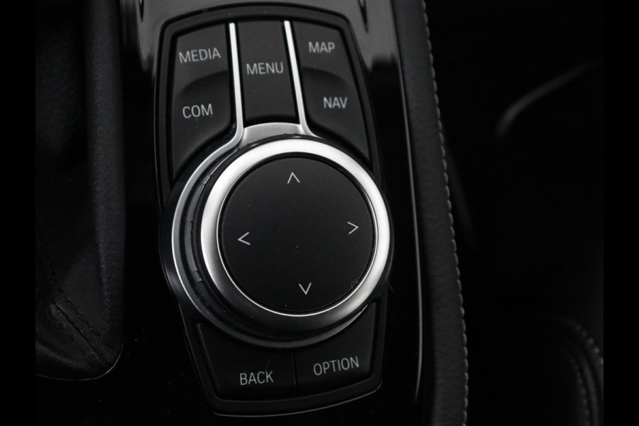 BMW 2 Serie Gran Tourer 216i Luxury Line 7-persoons | Trekhaak | Stoelverwarming | Leder | Head-Up | Camera | Navigatie | Full LED | Park Assist | Sfeerverlichting | Climate control | Getint glas