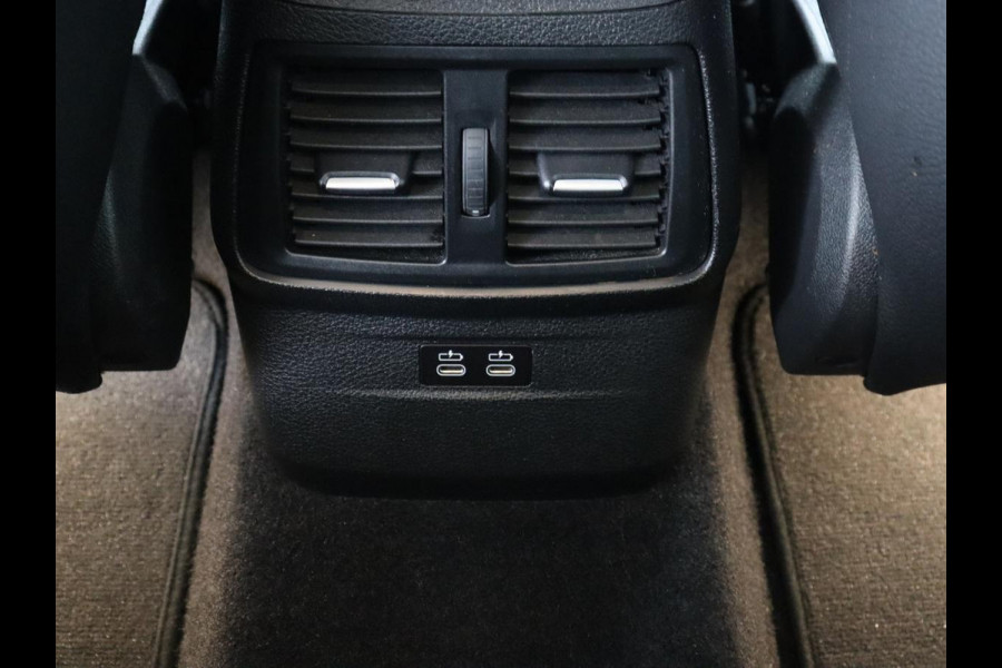 BMW 2 Serie Gran Tourer 216i Luxury Line 7-persoons | Trekhaak | Stoelverwarming | Leder | Head-Up | Camera | Navigatie | Full LED | Park Assist | Sfeerverlichting | Climate control | Getint glas