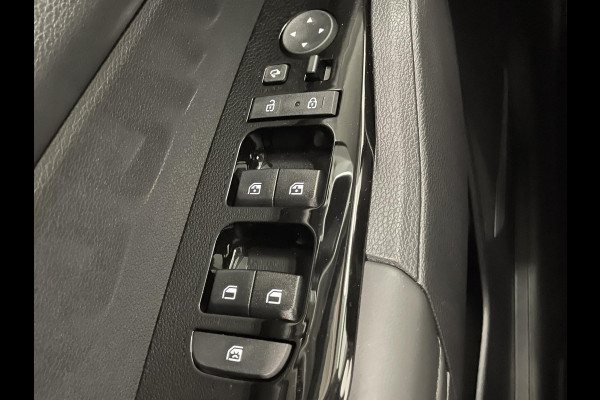 Kia Sportage 1.6 T-GDi PHEV 265pk AWD DynamicLine Airco Navi Carplay Adaptive Cruise Control PDC VA+ Camera 19" LM Velgen Full LED Virtual Cockpit