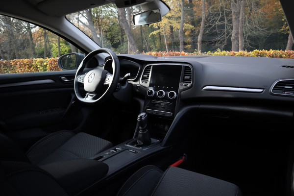 Renault MEGANE Estate 1.3 TCe 140 Equilibre | Trekhaak | Navi | Carplay |