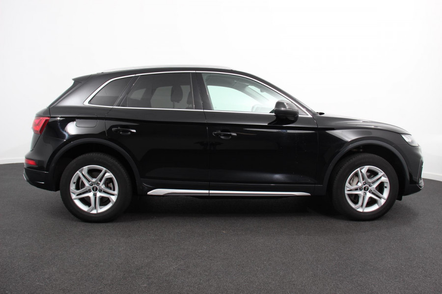 Audi Q5 50 TFSI e quattro PHEV Prestige | Navigatie | Apple Carplay/Android Auto | Adaptive Cruise Control | Parkeersensoren | Camera | Lane Assist | Elektrische achterklep | Matrix | LED koplampen | Dynamische knipperlichten | Inklapbare trekhaak | Virtual Cockpit | Stoelverwarming | Privacyglass | Ambienteverlichting Multicolor