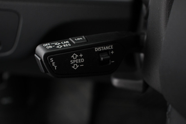 Audi Q5 50 TFSI e quattro PHEV Prestige | Navigatie | Apple Carplay/Android Auto | Adaptive Cruise Control | Parkeersensoren | Camera | Lane Assist | Elektrische achterklep | Matrix | LED koplampen | Dynamische knipperlichten | Inklapbare trekhaak | Virtual Cockpit | Stoelverwarming | Privacyglass | Ambienteverlichting Multicolor