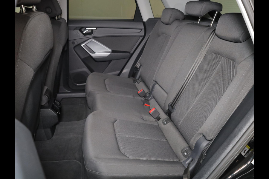 Audi Q3 45 TFSI e Business Edition 245 pk S-tronic| Navigatie | Parkeersensoren | Achteruitrijcamera | Stoelverwarming | Apple Carplay/Android Auto |