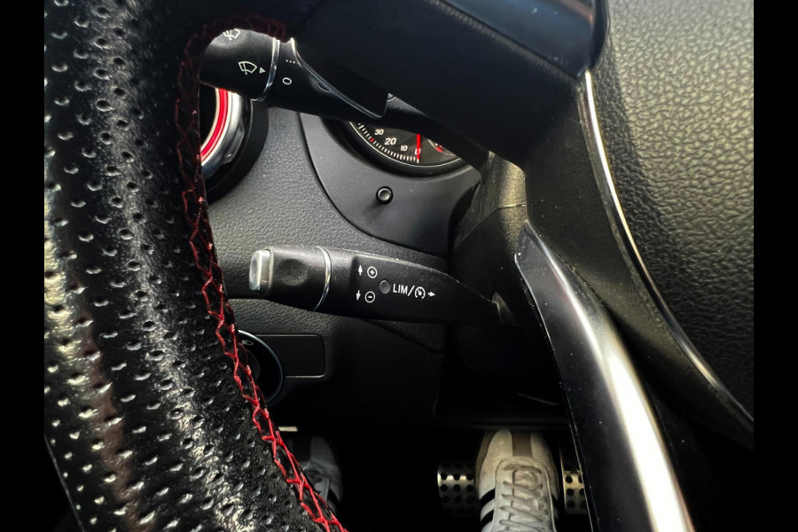 Mercedes-Benz GLA 180 Sport Edition AMG-Line_carplay_Panorama_Camera_Navi_Cruise