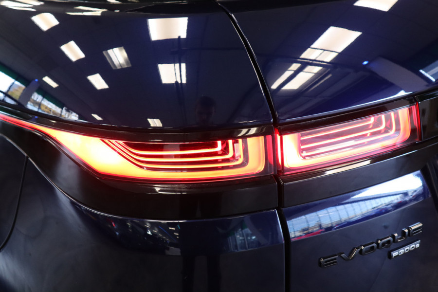 Land Rover Range Rover Evoque 1.5 P300e AWD R-Dynamic HSE Black Pack 20'' Gloss Black Memory stoelen